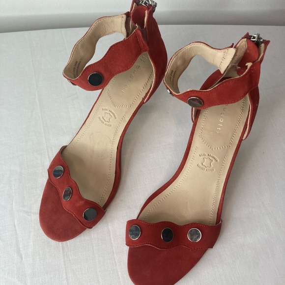 Bugatti Suede Sandals with Heel. - Picture 4 of 9